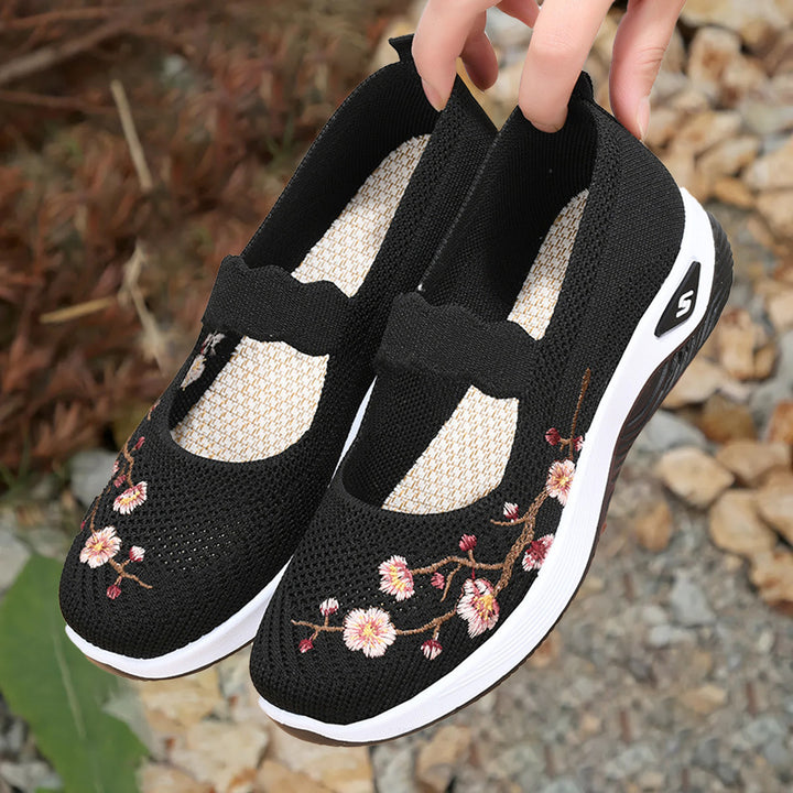 Women's Floral Embroidered Flats